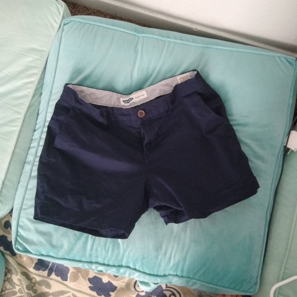 Old Navy Shorts Size 4 (Navy color)